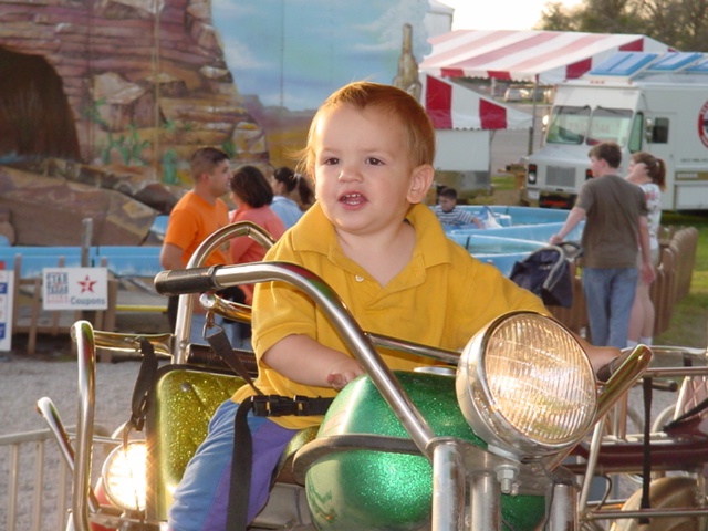 2003/03(March)/Rodeo_Pix/640x480_1 2 MomCanIGetOneOfTheseForHome.JPG